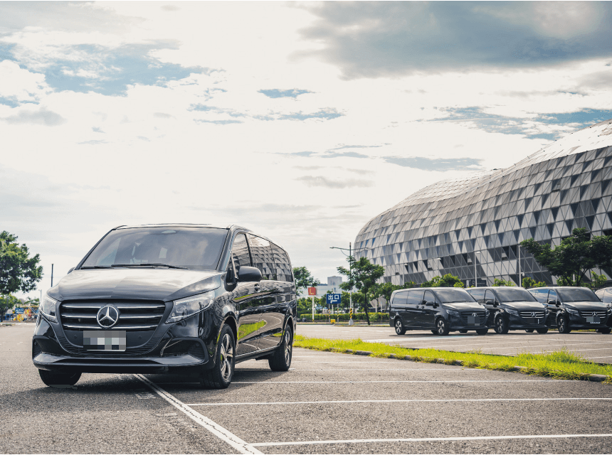 利捷包車豪華賓士九人座，提供高端舒適的台灣包車服務