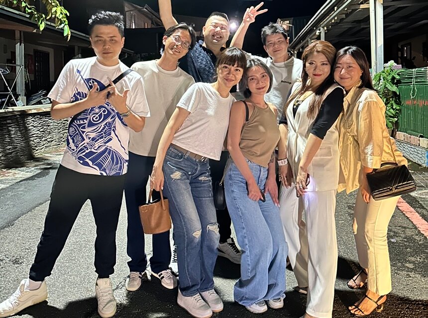 利捷包車賓士九人座，適合家庭出遊或商務考察